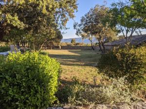 Maisons de vacances Mas traditionnel a Gordes en pleine nature : photos des chambres