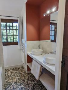 Maisons de vacances Mas traditionnel a Gordes en pleine nature : photos des chambres