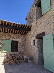 Maisons de vacances Mas traditionnel a Gordes en pleine nature : photos des chambres