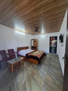 Sandal Mounts Marayoor - Munnar