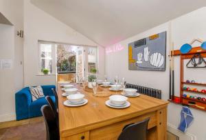 Hot Tub - Pool Table, Central