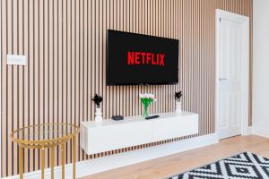 Contractors Wow! 5 Bedrooms 10 Guests Free Parking