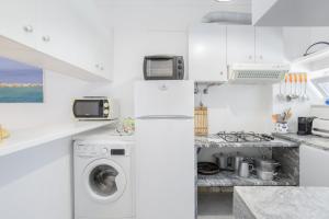 Bright 2BR Apartment with Private Balcony - Albufeira Beach, by Hopstays