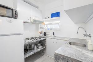Bright 2BR Apartment with Private Balcony - Albufeira Beach, by Hopstays
