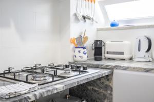 Bright 2BR Apartment with Private Balcony - Albufeira Beach, by Hopstays