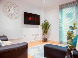 Leeds Dock 2BDR 2BA Balcony & River View