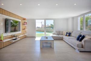 Beautiful Villa with a Pool