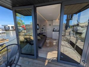 Comfi Winter houseboat Eclipse Monnickendam