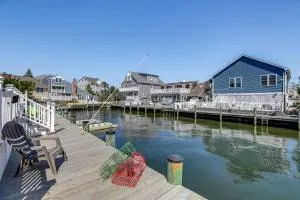 Walk to Beach Waterfront Mantoloking Gem with Deck! - 莱克伍德