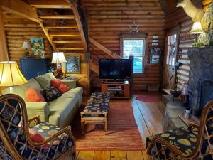 Appalachian Cabin- Trout Stream Firepit Hot Tub