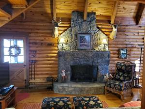 Appalachian Cabin- Trout Stream Firepit Hot Tub