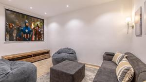 VACATION MARBELLA I Villa Birkin, Heated Pool, Andalusian Style, GYM, Cine, Golf Valley, 6 min Puerto Banus