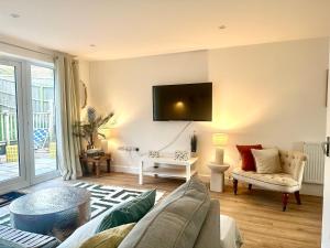 Five bedroom family house