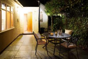 Beach Approach Cottage - 30 steps from beach - Luxury house with covered table tennis - Netflix Smart TV