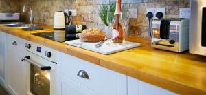 Beach Approach Cottage - 30 steps from beach - Luxury house with covered table tennis - Netflix Smart TV