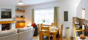 Beach Approach Cottage - 30 steps from beach - Luxury house with covered table tennis - Netflix Smart TV