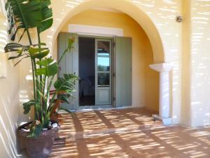 Ochre Dream, Beach front & Sunset villa Naousa