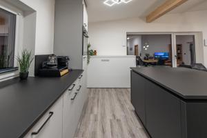 BPS Apartment #7 Luxury Penthouse - NEU - Deluxe - Modern
