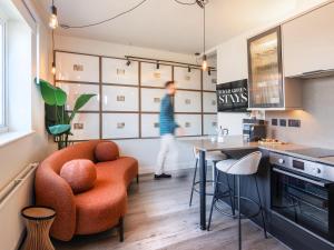 Cosy Chic Apartment, 1 bedroom, parking, newly refurbed, near M25, Heathrow, Rickmansworth