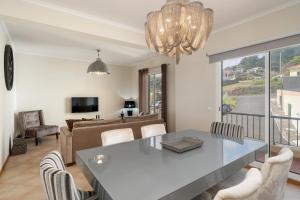 Strategic Sunset House by An Island Apart