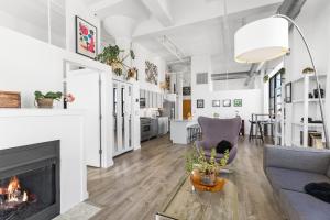 Modern Historic Loft 19ft Ceilings, Gym, Heated Parking, Skyline Views, Balcony