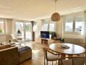 Golden Sunset Terrace Apartment Ana