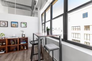 Modern Historic Loft 19ft Ceilings, Gym, Heated Parking, Skyline Views, Balcony