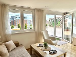 Golden Sunset Terrace Apartment Ana