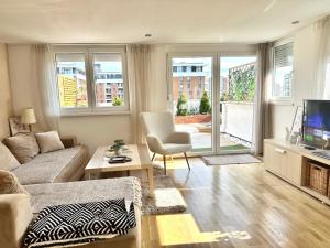 Golden Sunset Terrace Apartment Ana