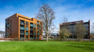 Newstar Hotel (Free Parking)