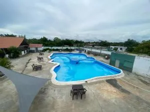 villa Marbella Edward Piscina - La Ureña