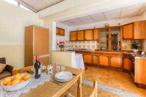 Milazzo Apartment with additional shower in Garden img14