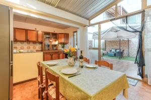 Milazzo Apartment with additional shower in Garden img22