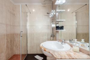 Lagos-Piscine et mer- Condominio do Mar