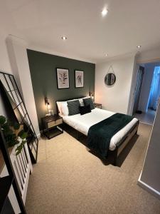 The Central Nook - Contactors and Holidaymakers