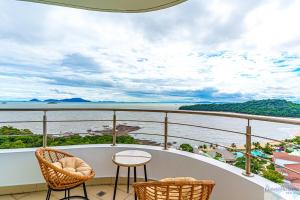 18A Perfect 2 Bedroom with Ocean and Jungle Views