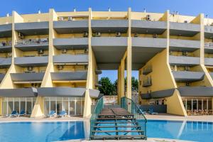 Lagos-Piscine et mer- Condominio do Mar