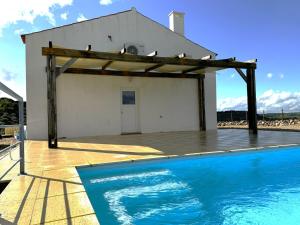 Refúgio sobre a paisagem alentejana