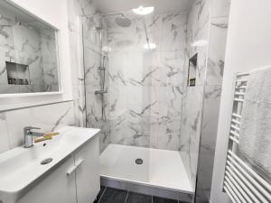 Mickey Mhouse, Centre ville, 10 Disneyland