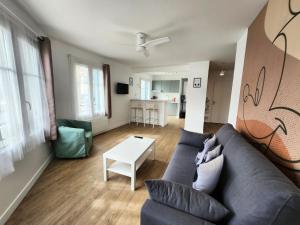 Mickey Mhouse, Centre ville, 10 Disneyland