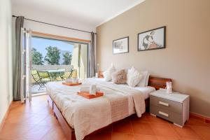 Lagos-Piscine et mer- Condominio do Mar