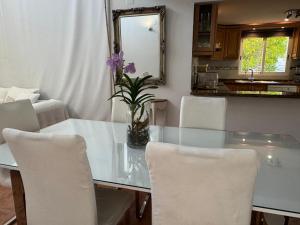 Villa pareada con piscina privada