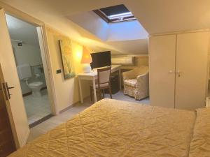 Budget Double or Twin Room room in Hotel Kyrton