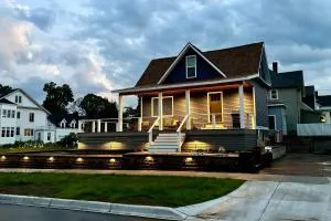 Bay Street Blue Ludington Park - إسكانابا