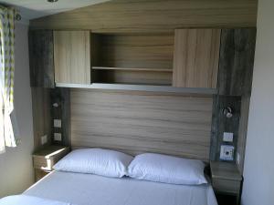 Kingfisher Surf Shack 8 Berth Central Heated Close to site entrance FREE WIFI