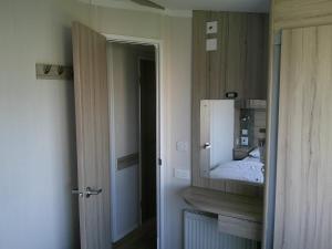Kingfisher Surf Shack 8 Berth Central Heated Close to site entrance FREE WIFI