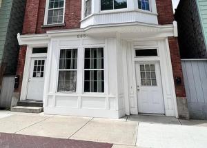 Escape your everyday in your COZY HIDEAWAY Feel right at home Relax recharge & unwind