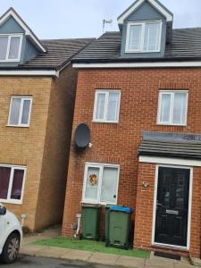 Very cosy 3 bedroom house close to city