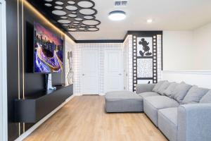 Gorgeous Townhome w 5bd close to Disney 1141