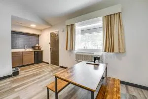 1 Mi to Riverfront Sleek Port Huron Studio - Port Huron